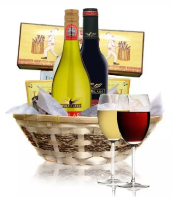 Cheese and Red Wine Hamper - Deluxe