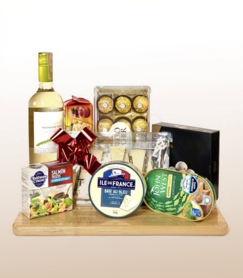 Christmas Gift Basket - Cheese and Wine