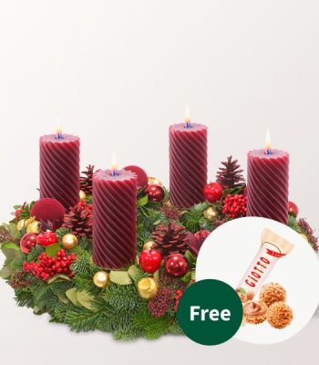 Christmas Wreath with Bordeaux Candles