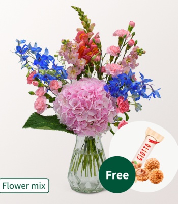 Hydrangea Flower Bouquet with Ferrero Giotto