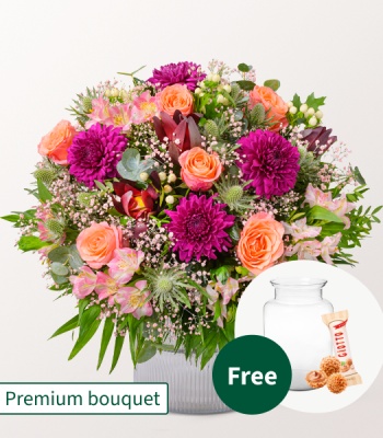 Premium Flower Bouquet with Premium Vase and Ferrero Giotto Chocolates