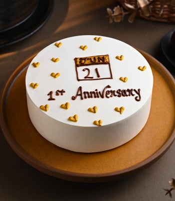 Anniversary Cake - Golden Hearts