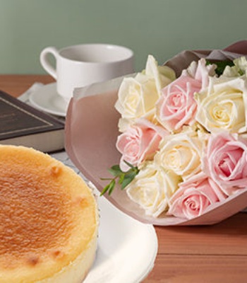 Pink & White Rose Bouquet With Cheese Cake