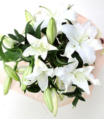 white lily bouquet