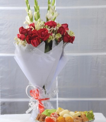 Flower Bouquet with Mithai 4Kg