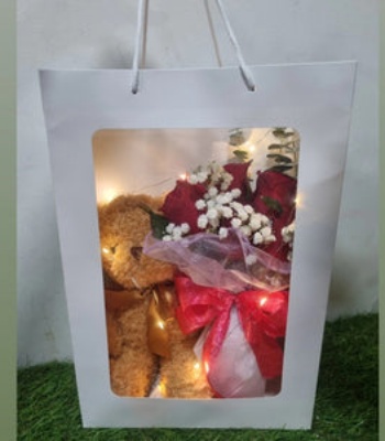 6 Red Roses in Gift Bag