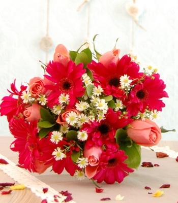 Pink Roses And Gerbera Flower Bouquet