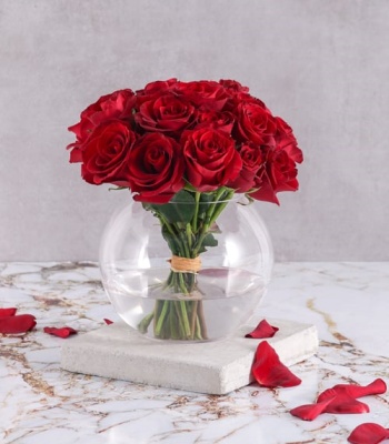 Red Rose Bouquet In Round Vase