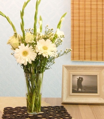 Roses And Gerbera Flower Arrangement In Vase