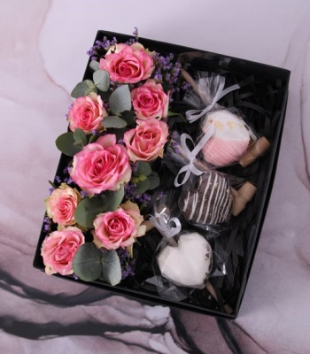 Variegated Roses in Black Couture Box