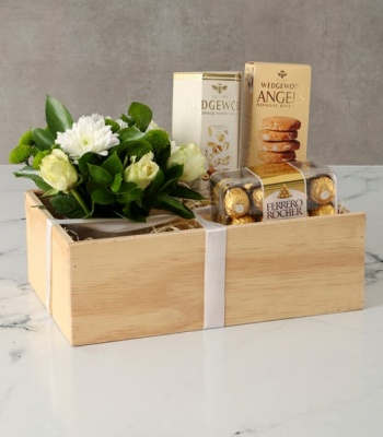 White Roses And Gourmet Hamper