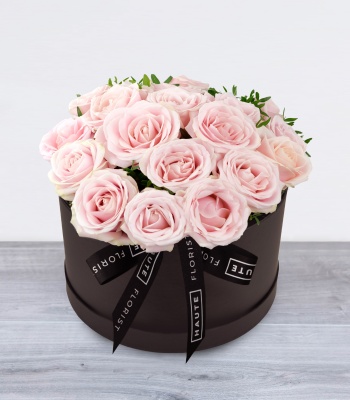 Christmas Pink Roses in Hatbox